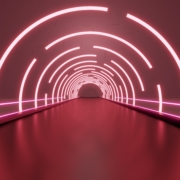 un tunnel futuriste formés d'arcs de cercles en néons de couleur rose